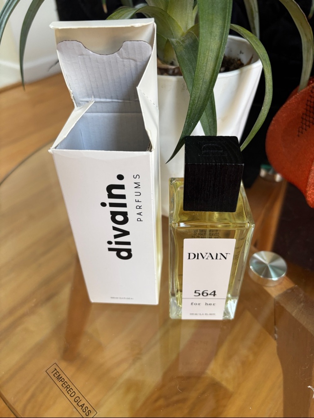 Diva 564 For Her Perfume Bottle in Clear Glass with Black Cap